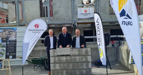 POSE DE 1ERE PIERRE : KLYA À COURCHEVEL]