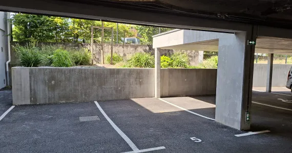 PLACES DE STATIONNEMENT SECURISÉES