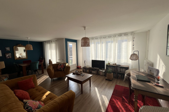 APPARTEMENT 2/3 PIECES + PARKING PRIVE + CAVE