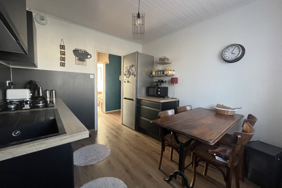 APPARTEMENT 2/3 PIECES + PARKING PRIVE + CAVE