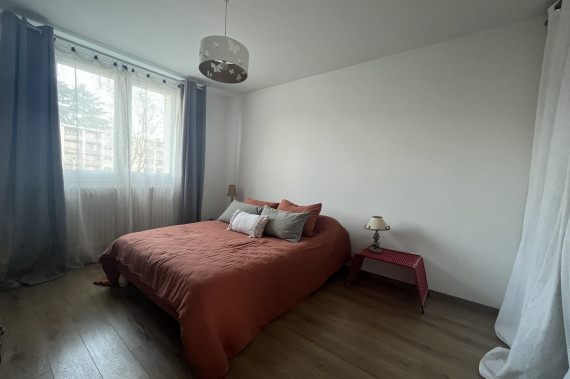 APPARTEMENT 2/3 PIECES + PARKING PRIVE + CAVE