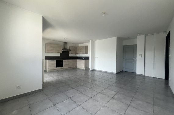 SUPERBE APPARTEMENT 4 PIECES + GARAGE + CAVE 350.000€