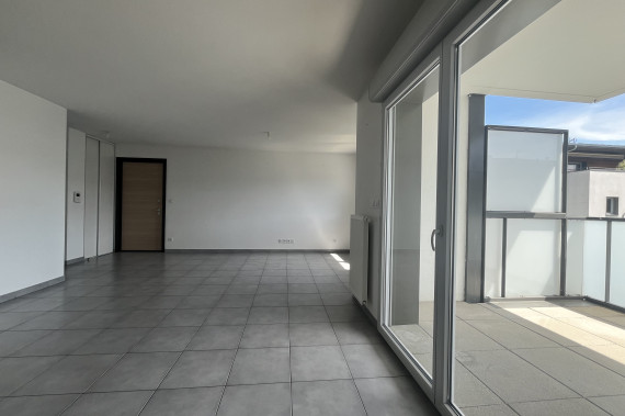 SUPERBE APPARTEMENT 4 PIECES + GARAGE + CAVE 350.000€